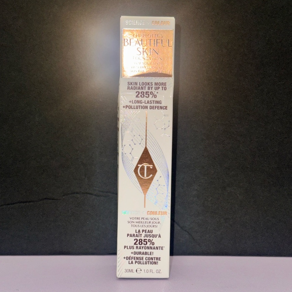 Charlotte Tilbury Beautiful Skin Foundation - Warm 11 - Picture 4 of 7
